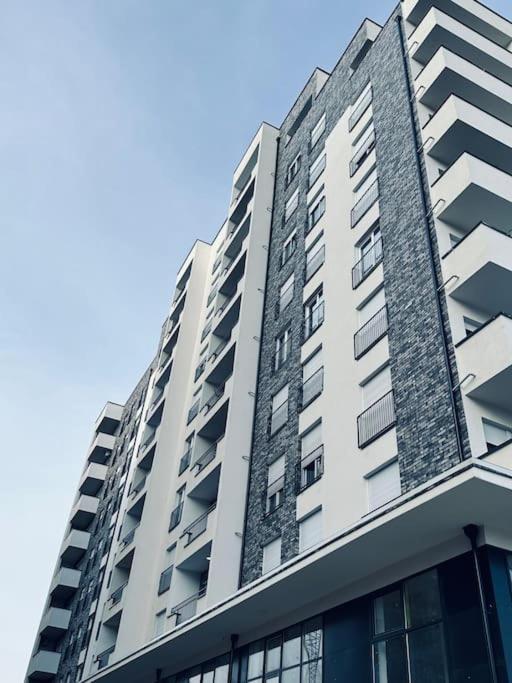 Priam Apartment Пристина Екстериор снимка
