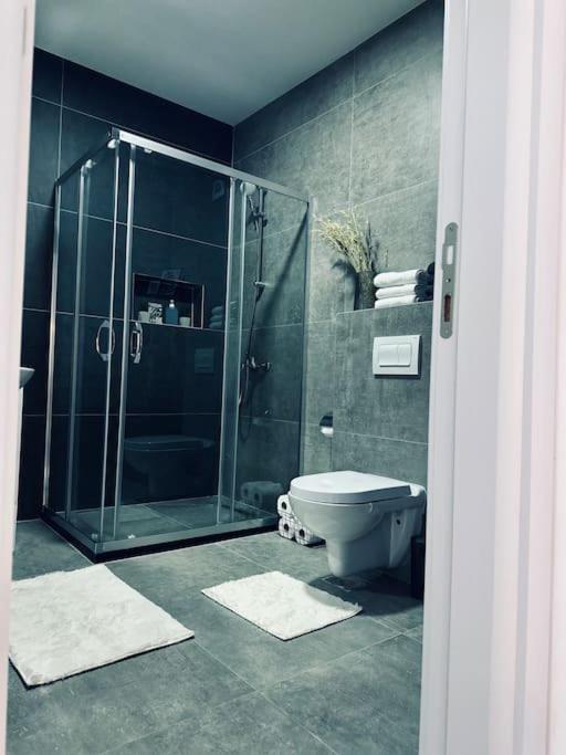 Priam Apartment Пристина Екстериор снимка