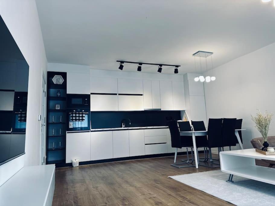 Priam Apartment Пристина Екстериор снимка